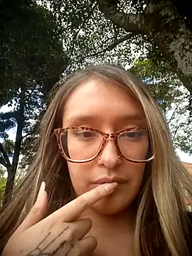 Snapshot of karla-giraldo1 chatting on 07.21.26 karla-giraldo1 online show from 07.21.26