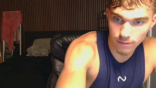 Snapshot of TheNicoRyder chatting on 08.03.26 TheNicoRyder online show from 08.03.26