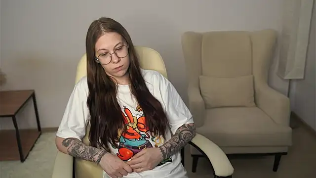 Snapshot of ClarisaBuress chatting on 06.23.26 ClarisaBuress online show from 06.23.26