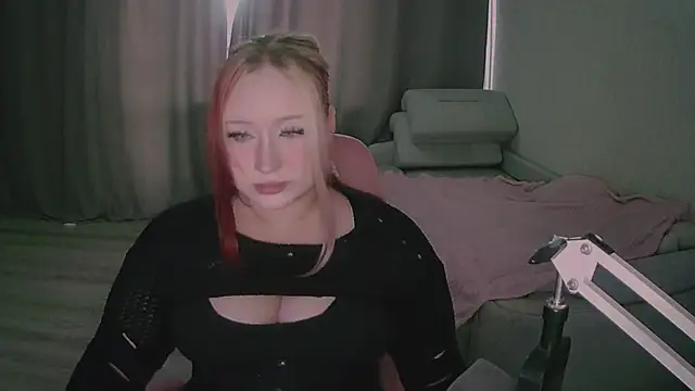 Snapshot of FlameFawn chatting on 06.19.26 FlameFawn online show from 06.19.26