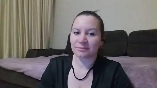Snapshot of Lauralison chatting on 06.21.26 Lauralison online show from 06.21.26
