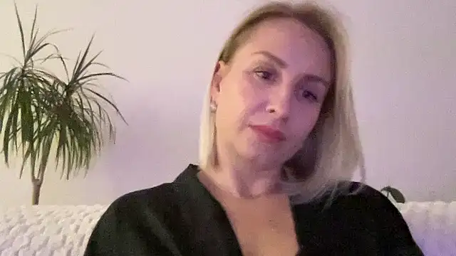 Snapshot of Delissaxx chatting on 06.22.26 Delissaxx online show from 06.22.26