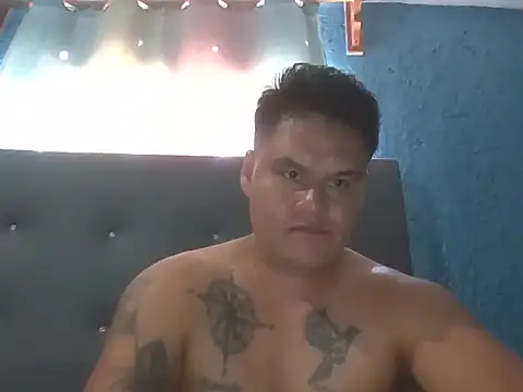 Snapshot of LatinoLeones chatting on 06.29.26 LatinoLeones online show from 06.29.26