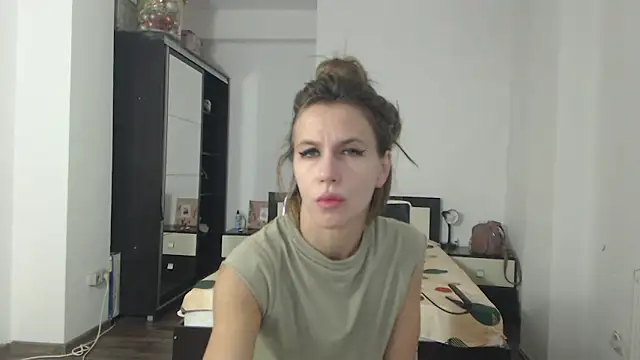 Snapshot of DedeSibel chatting on 01.24.25 DedeSibel online show from 01.24.25