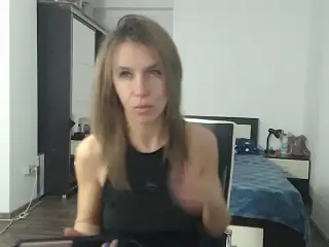 Snapshot of DedeSibel chatting on 02.13.25 DedeSibel online show from 02.13.25