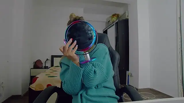 Snapshot of DedeSibel chatting on 10.09.25 DedeSibel online show from 10.09.25