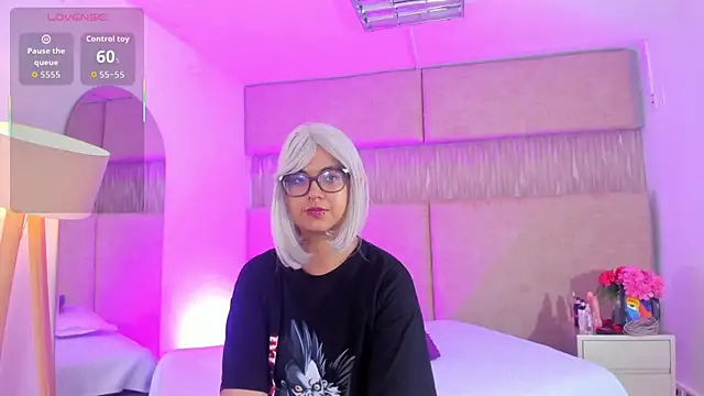 Snapshot of __Izumii__ chatting on 07.18.26 Izumii online show from 07.18.26