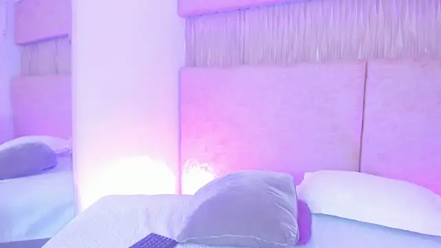 Snapshot of __Izumii__ chatting on 07.28.26 Izumii online show from 07.28.26