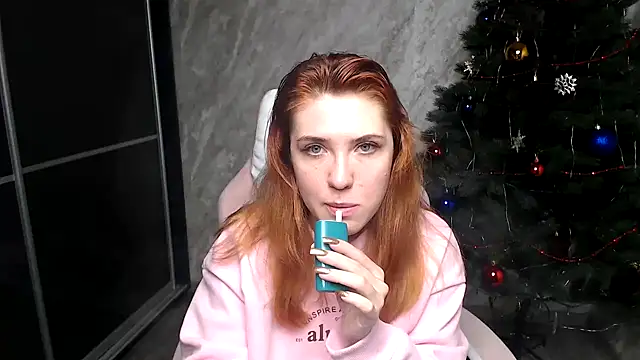 Reginasmilee online show from 12.16.25