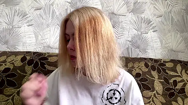 Snapshot of Jeneienal_1 chatting on 06.25.26 Jeneienal 1 online show from 06.25.26