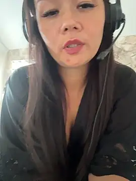 Snapshot of FaithWeigel chatting on 07.18.26 FaithWeigel online show from 07.18.26