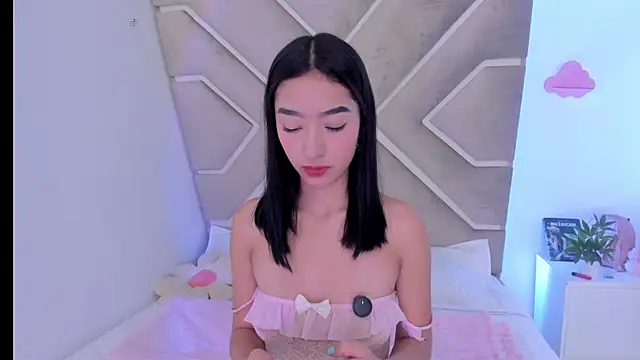 Snapshot of annelisee_ chatting on 06.26.26 annelisee online show from 06.26.26