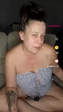 Snapshot of London-MollyXX chatting on 07.04.26 London-MollyXX online show from 07.04.26