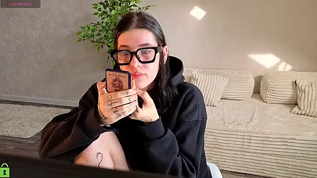Ester Henderson online show from 07.07.26