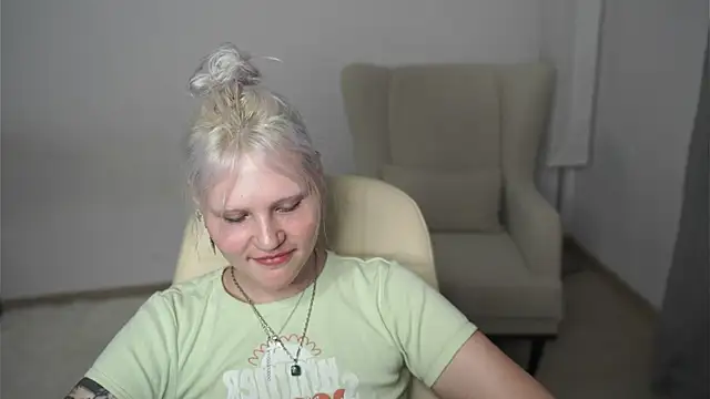 EstherFilteau online show from 07.03.26