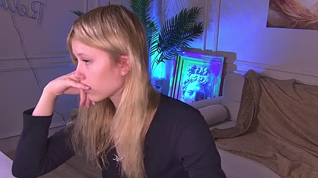 LanayaVerne online show from 07.12.26