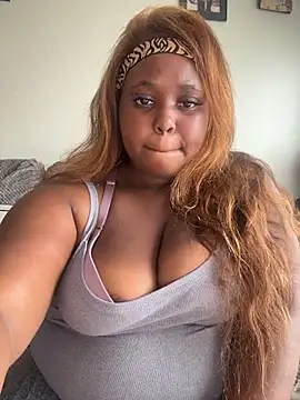 Snapshot of CurvySirenn chatting on 07.16.26 CurvySirenn online show from 07.16.26