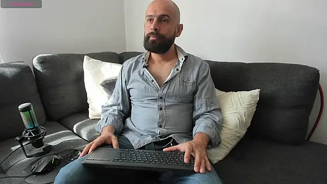 Snapshot of ezequiel_mobland chatting on 07.14.26 ezequiel mobland online show from 07.14.26