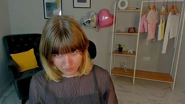 Snapshot of Ashley_Little chatting on 07.11.26 Ashley Little online show from 07.11.26