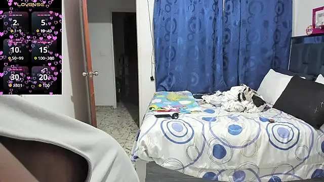 Snapshot of LupeAdams chatting on 10.07.25 LupeAdams online show from 10.07.25