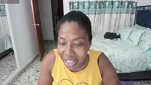 Snapshot of LupeAdams chatting on 10.28.25 LupeAdams online show from 10.28.25