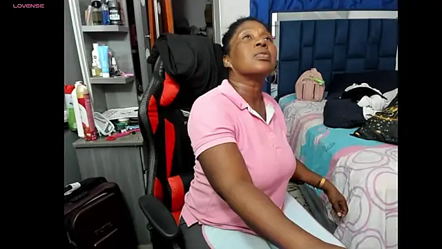 Snapshot of LupeAdams chatting on 02.02.26 LupeAdams online show from 02.02.26