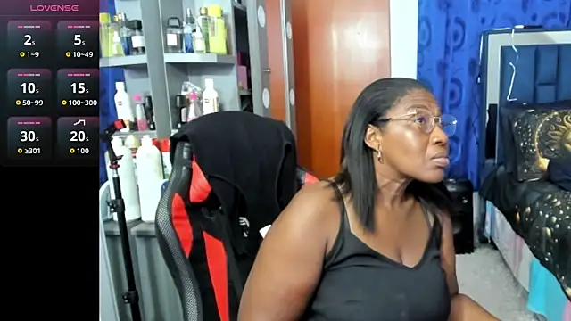 Snapshot of LupeAdams chatting on 02.11.26 LupeAdams online show from 02.11.26