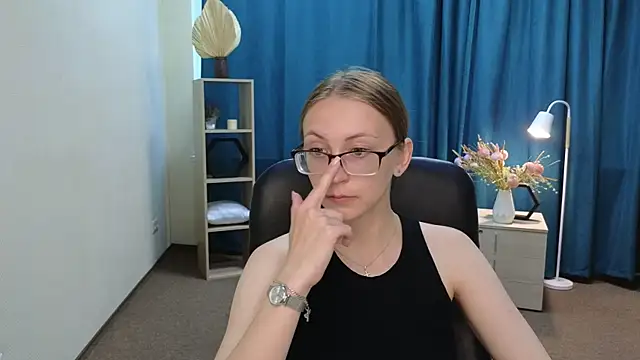 Snapshot of AlonaGolembeski chatting on 07.14.26 AlonaGolembeski online show from 07.14.26
