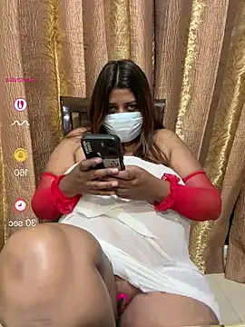 Snapshot of Hazeleyez_05 chatting on 07.19.26 Hazeleyez 05 online show from 07.19.26