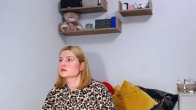 alisenties online show from 10.11.25