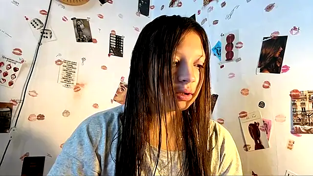 Snapshot of EvitaHibbets chatting on 07.23.26 EvitaHibbets online show from 07.23.26