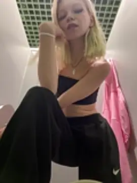 Foxy Blondie online show from 08.03.26