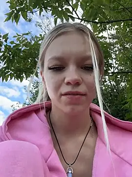 Foxy Blondie online show from 08.06.26