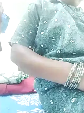 Snapshot of kannadaaunty9842 chatting on 07.21.26 kannadaaunty9842 online show from 07.21.26
