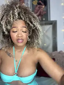 Snapshot of riri_brunnete chatting on 12.30.24 riri brunnete online show from 12.30.24