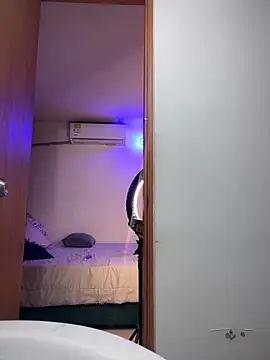 Snapshot of riri_brunnete chatting on 09.20.25 riri brunnete online show from 09.20.25