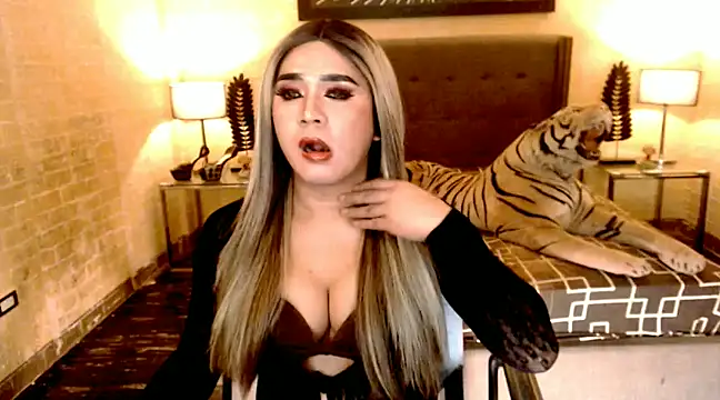 BigCumHuntersxx online show from 01.19.25