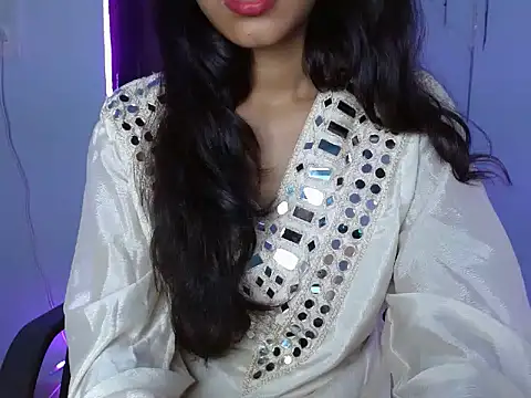 Snapshot of aayra_ chatting on 07.23.26 aayra online show from 07.23.26