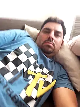 Snapshot of robredoj chatting on 11.05.25 robredoj online show from 11.05.25