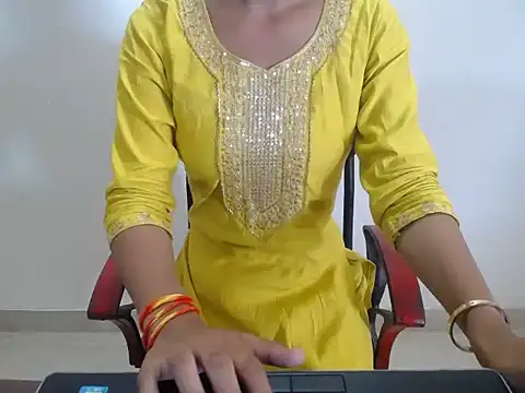Snapshot of Sizzling_Charu chatting on 07.27.26 Sizzling Charu online show from 07.27.26