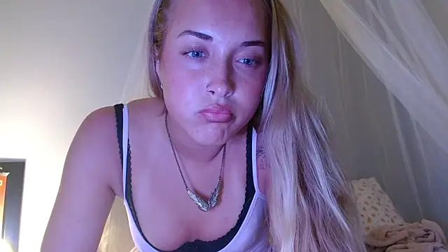 Snapshot of rozzygrace chatting on 07.24.26 rozzygrace online show from 07.24.26