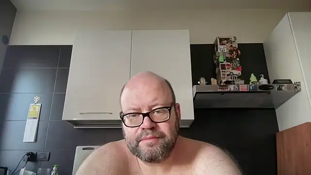 Snapshot of theitalianbear chatting on 06.14.26 theitalianbear online show from 06.14.26