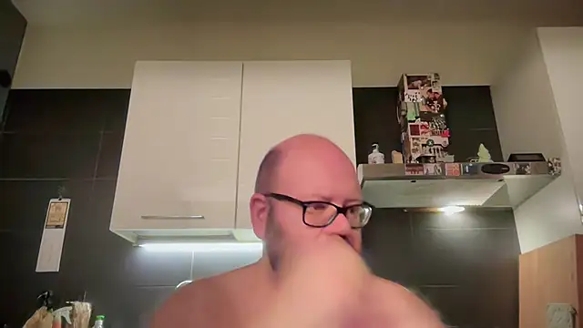 Snapshot of theitalianbear chatting on 06.17.26 theitalianbear online show from 06.17.26