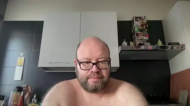 Snapshot of theitalianbear chatting on 06.18.26 theitalianbear online show from 06.18.26