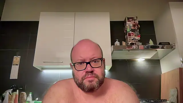 Snapshot of theitalianbear chatting on 06.18.26 theitalianbear online show from 06.18.26