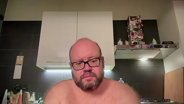 Snapshot of theitalianbear chatting on 06.21.26 theitalianbear online show from 06.21.26