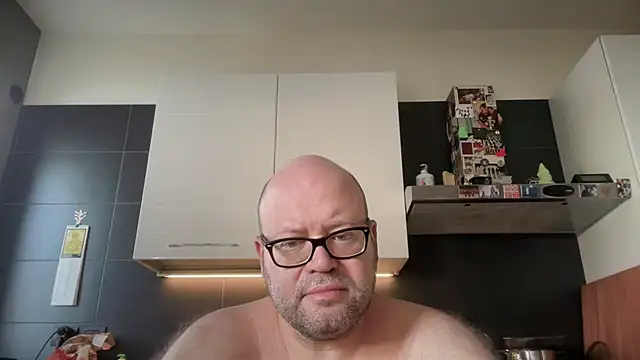 Snapshot of theitalianbear chatting on 06.27.26 theitalianbear online show from 06.27.26