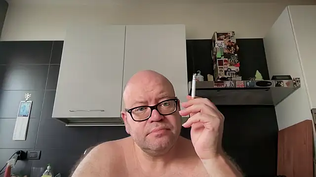 Snapshot of theitalianbear chatting on 07.21.26 theitalianbear online show from 07.21.26
