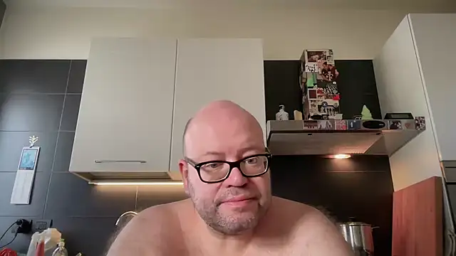 Snapshot of theitalianbear chatting on 07.26.26 theitalianbear online show from 07.26.26