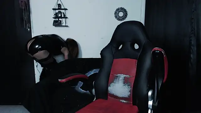 april simons2 online show from 01.12.25